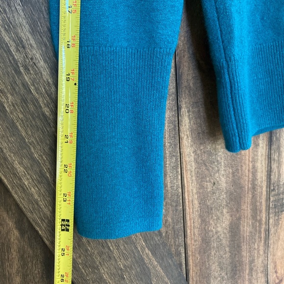 J Crew Emerald Green V-Neck - Picture 4 of 4